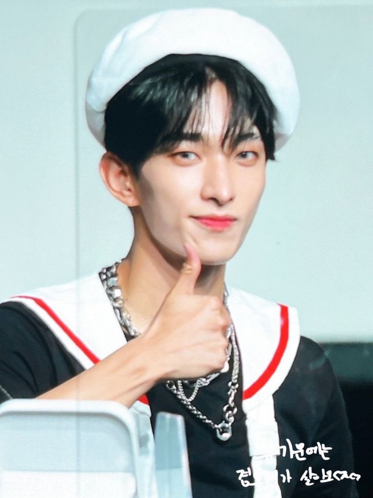 도겸이 빵모자 진짜 이뻐..🥺🤍