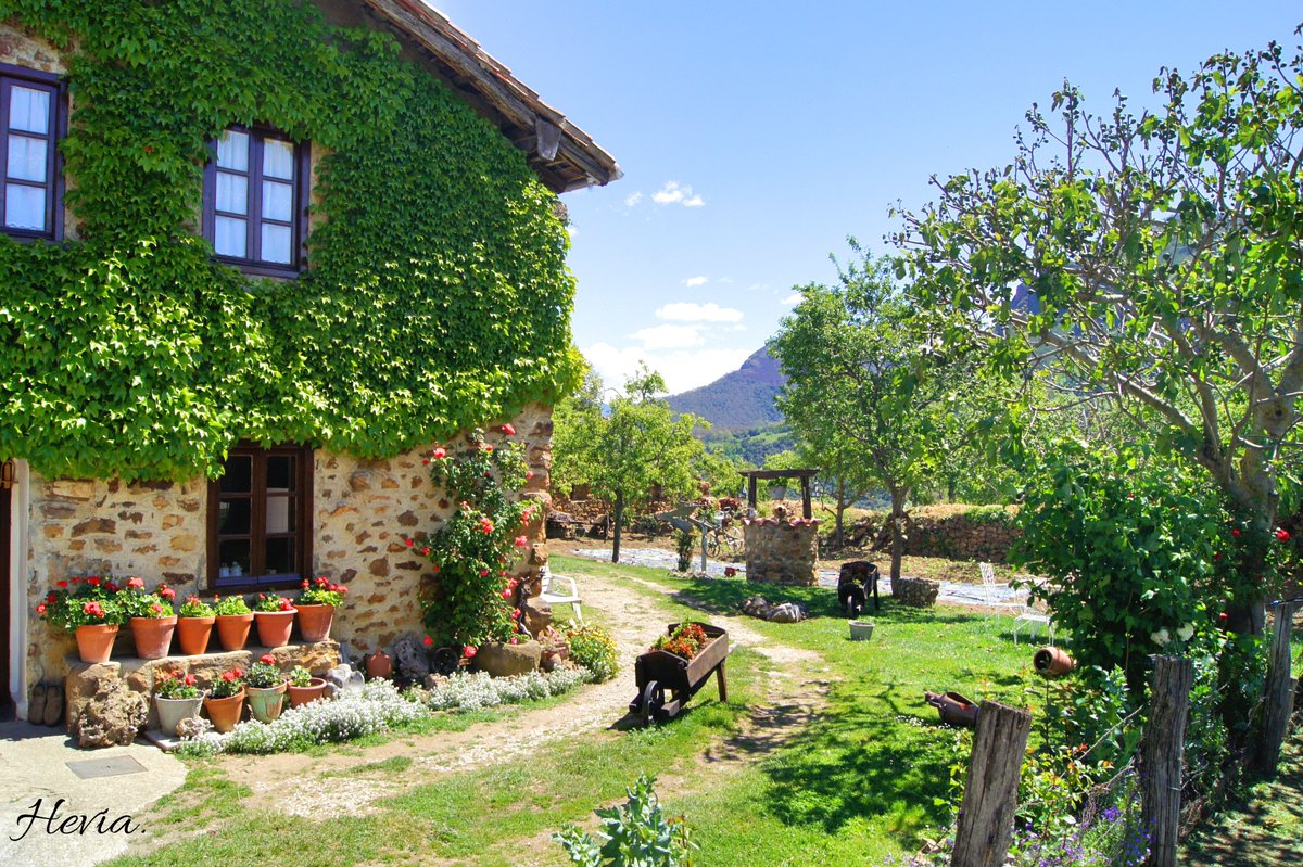 Pueblos más bonitos tweet media