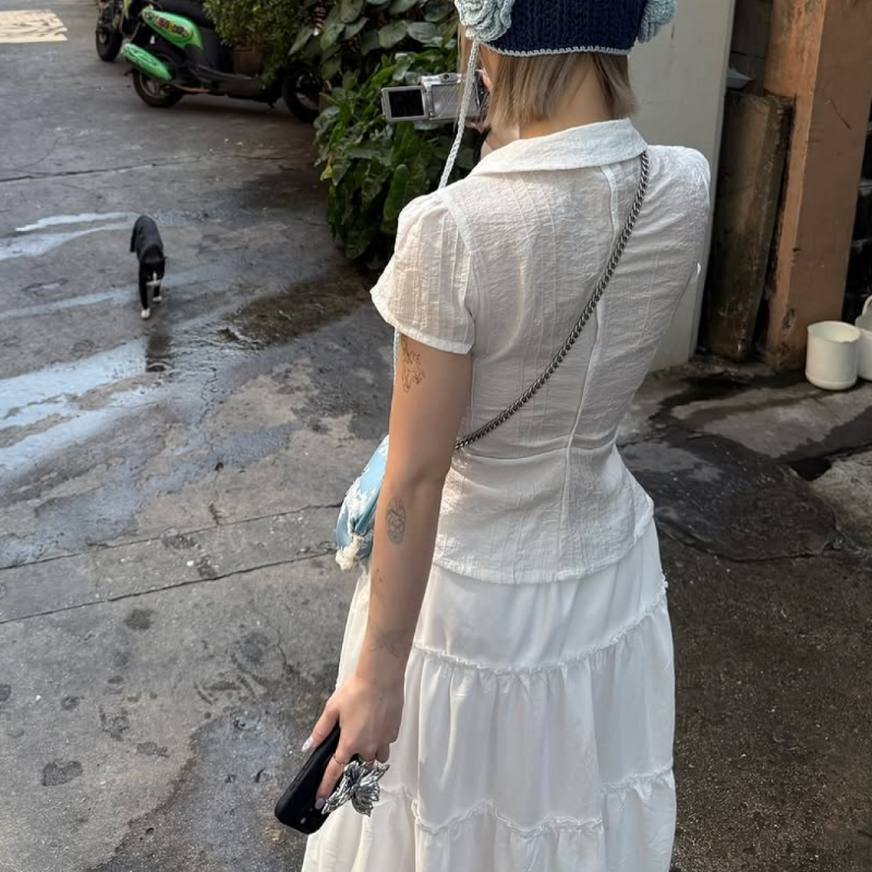 XTENDEDiDENTiTY's tweet photo. Momo from TWICE wearing our Butterfly Phone Grip 🦋

#TWICE #트와이스  #모모 #MOMO #モモ @JYPETWICE https://t.co/CM43al2ZbV