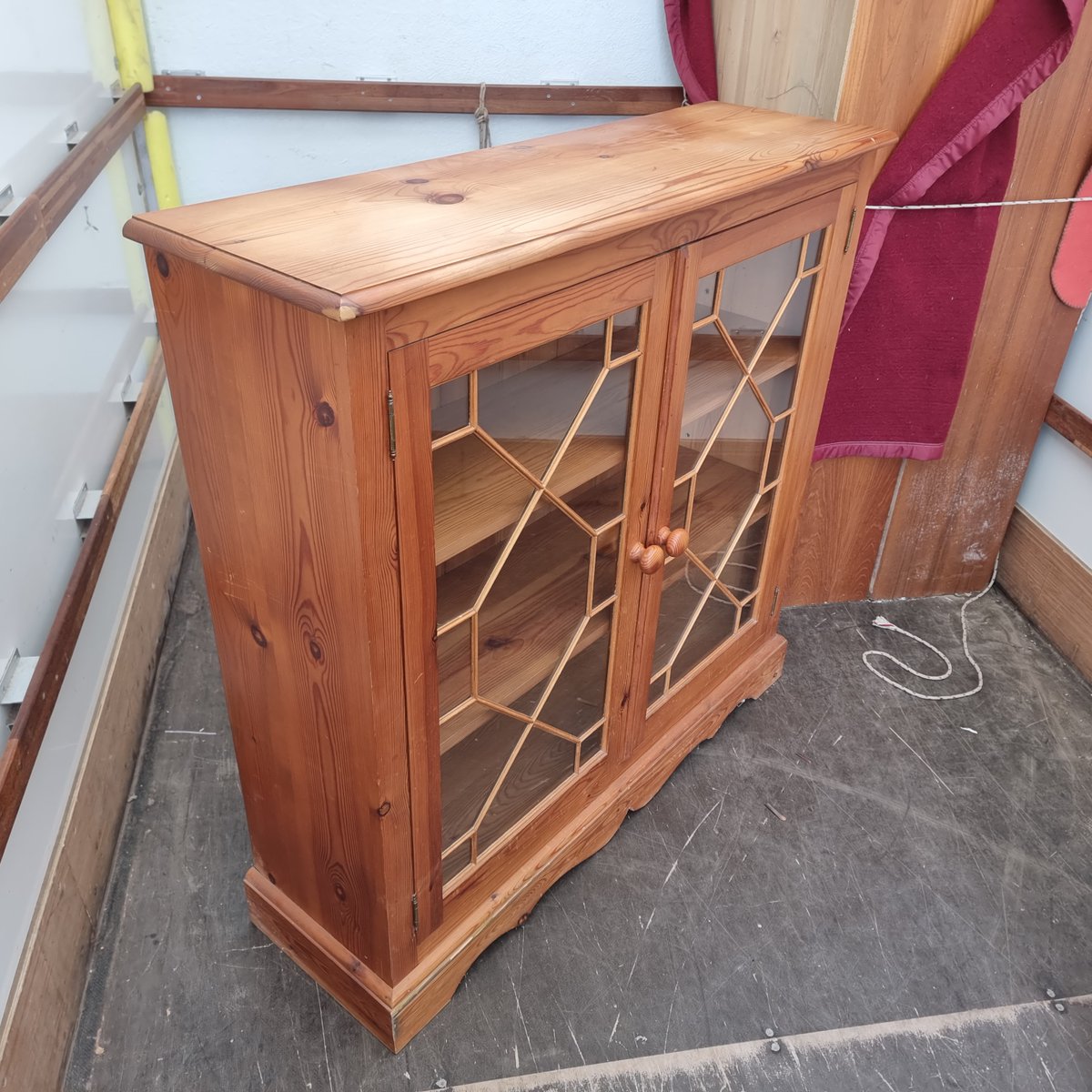 £20 wicker plant pot
£110 oak sideboard
£85 pine glass doors bookcase
£35 string top stool
#stool#sideboard#bookcase#plantstand