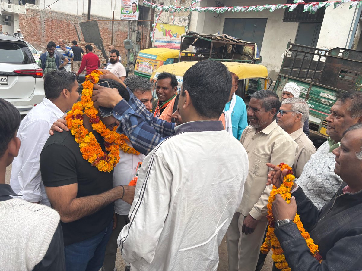 आज गुड़गांव वार्ड न. 28 के कांग्रेस पार्षद प्रत्याशी श्याम लाल बामनियाँ जी के रोड शो में हिस्सा लिया ।

#gurgaon #Congress