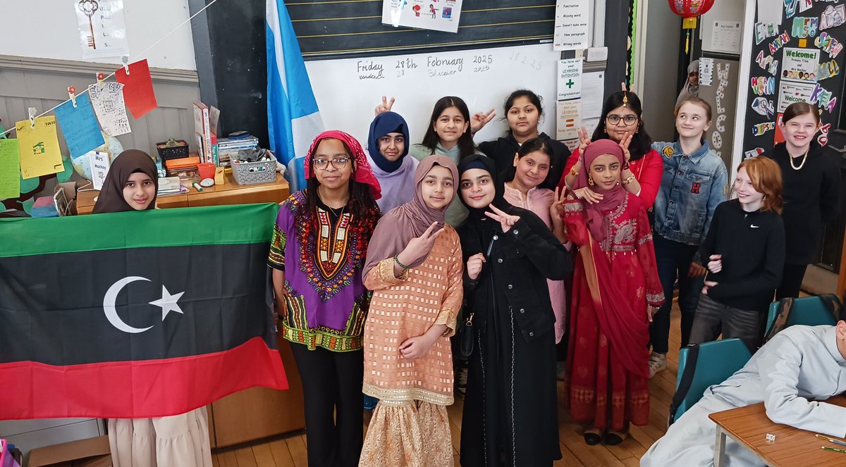 P7Lornestreet's tweet image. Libya, Afghanistan, Pakistan, Uganda, China, Nepal, Saudi Arabia, Wales, Scotland, Ireland, and the Kingdom of Fife all being celebrated today #worldculturesday @GlasgowIntEd #multicultural well done everyone, you look fabulous😍