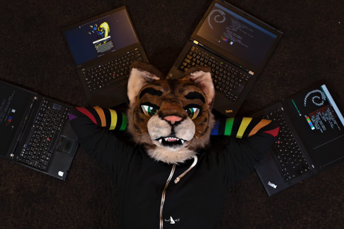 Ready to take on the tech world, one paw-sitive click at a time! 💻

✂️ R5 suits
📷 <a href="/AtroxTheFox/">AtroxTheFox</a> 
🎨 <a href="/GoodWolfSK/">GoodWolf</a> 

#furry #FursuitFriday  #linux