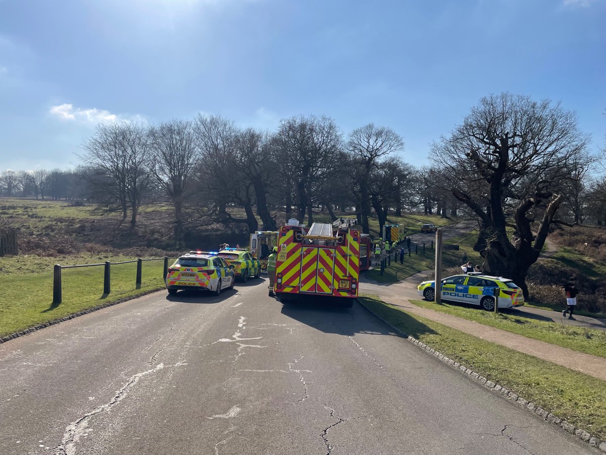 Officers from <a href="/MPSRoyal_Parks/">Royal Parks Police</a> and <a href="/MPSRichmond/">Richmond Police</a> are currently dealing with a road traffic collision at #RichmondPark and as a result there is a road closure between Kingston Gate and Ham Cross. Please can park users avoid this area.