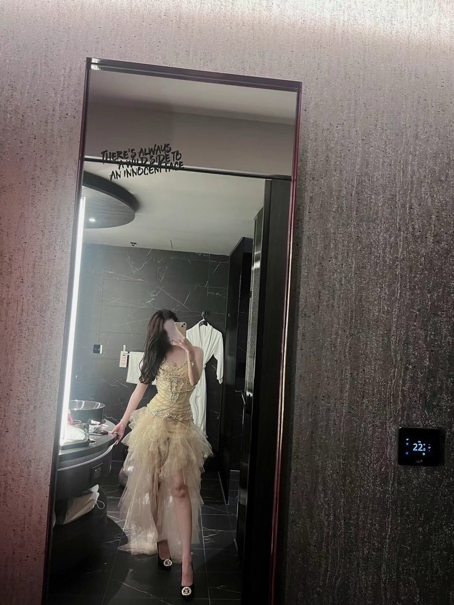 BitchCumToDaddy's tweet photo. 在墨尔本W Hotel 过生日 ， 一会去Club W （ 瑟瑟小宝贝们呢） #墨尔本 #墨尔本交友 #腹肌大鸡吧 https://t.co/a14BNG9vxk
