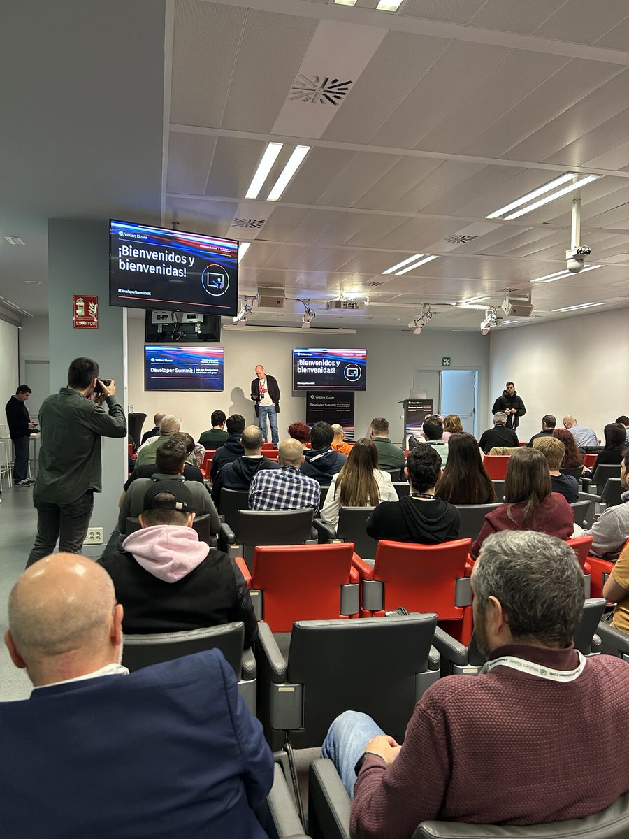 EuskoData_SA's tweet image. 👦💻 Ayer nuestro compañero Aitor, del Departamento de Software estuvo en el encuentro #DevSummit2025 organizado por @WKa3Software 
¡Recogimos muchas ideas y novedades!
#EventosWK #CodeAndConnect #DesarrolloSoftware