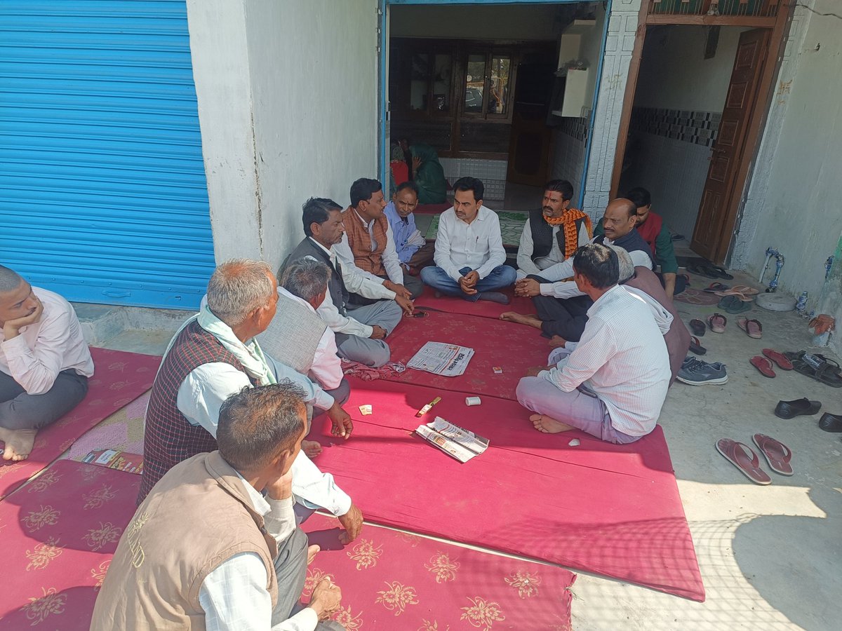 Dr_Bharat_Singh's tweet photo. विधानसभा क्षेत्र के विभिन्न शोकाकुल परिवारों के बीच पहुंचकर अपनी संवेदना व्यक्त की और उन्हें ढाढस बंधाने का प्रयास किया। 

ईश्वर दिवंगत आत्मा को अपने श्री चरणों में स्थान दें और परिजनों को असहाय दुख सहन करने की शक्ति प्रदान करें। https://t.co/pmmoJLXmvf