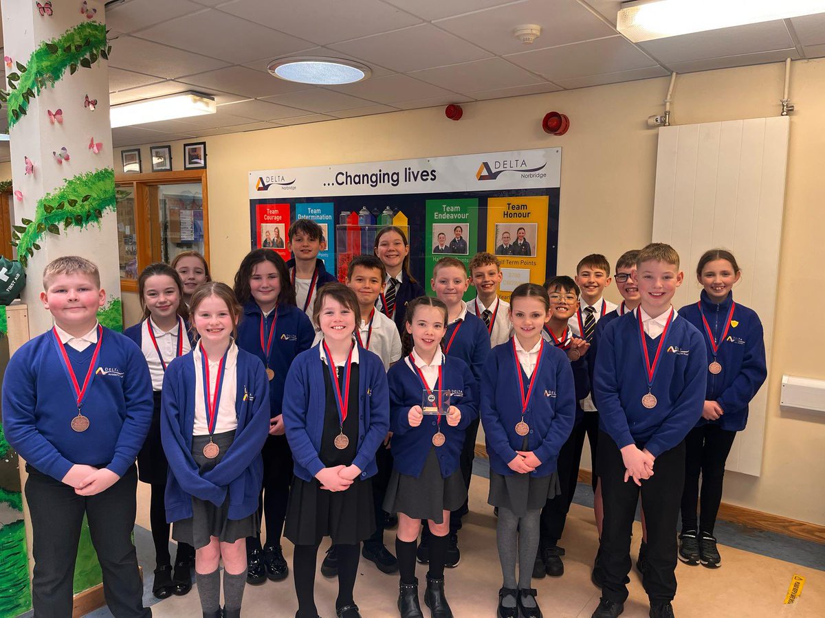 Norbridge_PE's tweet image. Well done to these superstars for taking part in the 2025 Swimming Gala!  We came 4 points off 2nd place and we couldn’t be prouder! 🏊🏊🏻‍♂️🏊‍♀️🥉 thank you @BassetlawDC for organising such a great event!