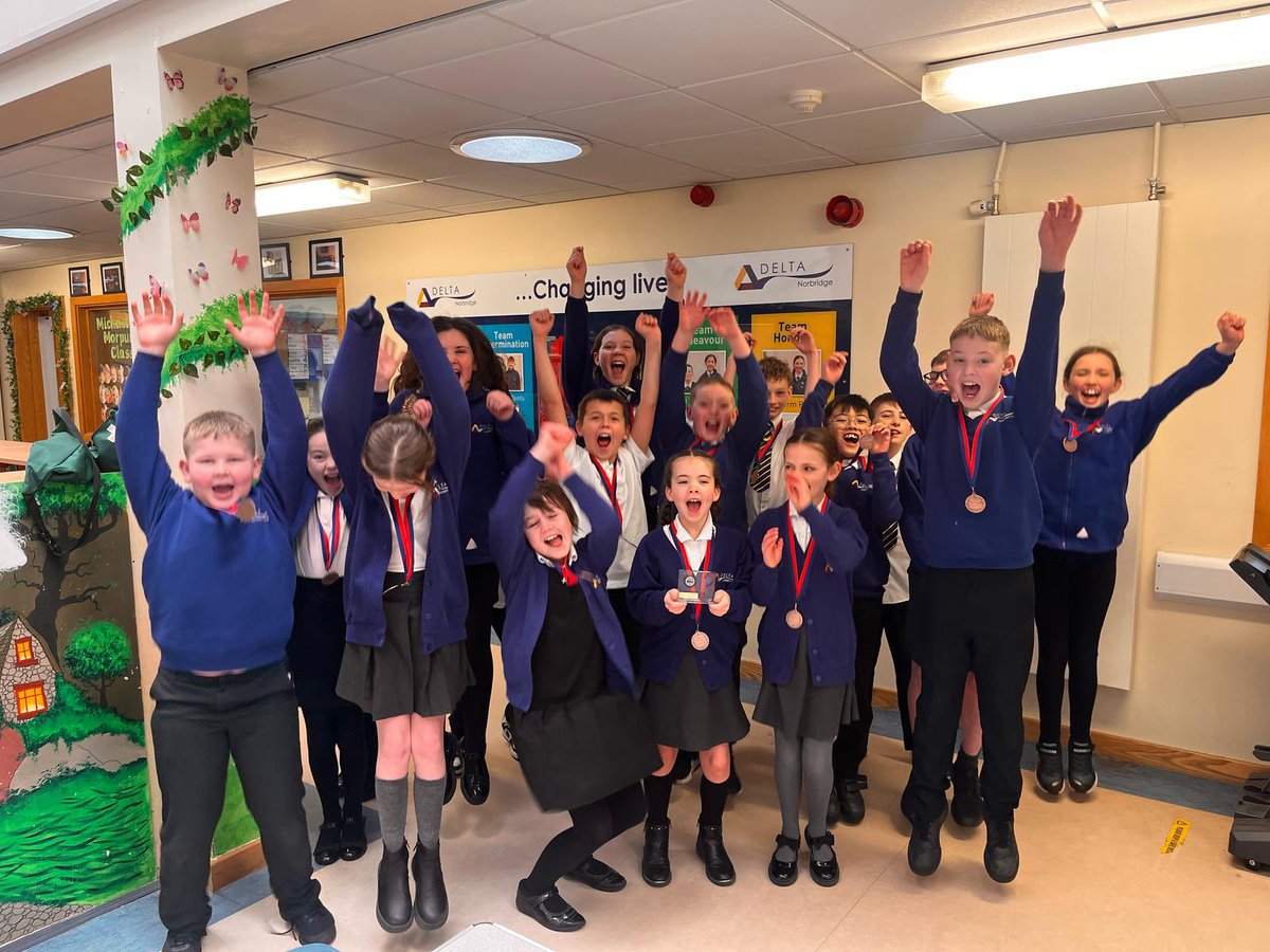 Norbridge_PE's tweet image. Well done to these superstars for taking part in the 2025 Swimming Gala!  We came 4 points off 2nd place and we couldn’t be prouder! 🏊🏊🏻‍♂️🏊‍♀️🥉 thank you @BassetlawDC for organising such a great event!