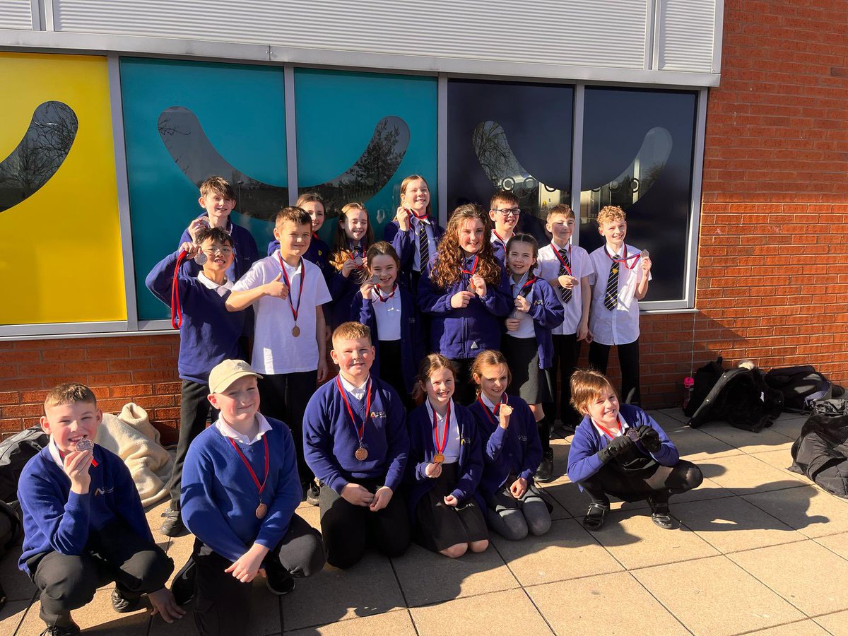 Norbridge_PE's tweet image. Well done to these superstars for taking part in the 2025 Swimming Gala!  We came 4 points off 2nd place and we couldn’t be prouder! 🏊🏊🏻‍♂️🏊‍♀️🥉 thank you @BassetlawDC for organising such a great event!