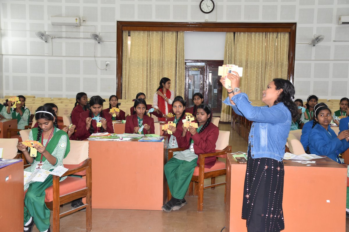 CIMFR_CSIR's tweet image. CSIR-CIMFR celebrates #NationalScienceDay with an interactive session on #Foldscope &amp;amp; #FrugalScience!