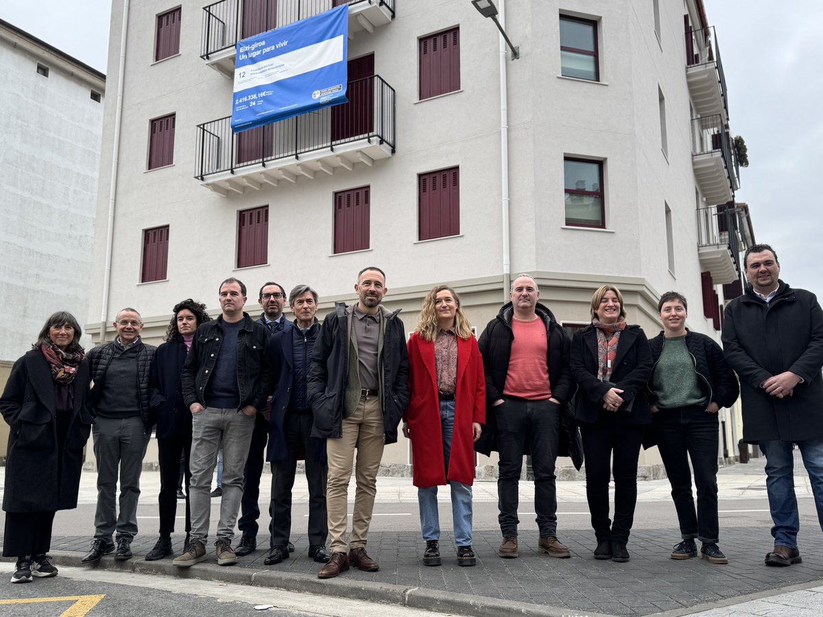 🏠 Sindikatuen Etxean gazteentzako 12 zuzkidura-bizitoki izango dira aurrerantzean.

🗣️ <a href="/maider_morras/">Maider Morras Azpiazu</a>

“Beharrezko proiektua da, baina ez nahikoa. Etxebizitza merkatuaren esku-hartzean sakondu behar dugu, eta udaberrian Arrasatek ‘Gune Tentsionatu’ izaera eskatuko du”.

+👇