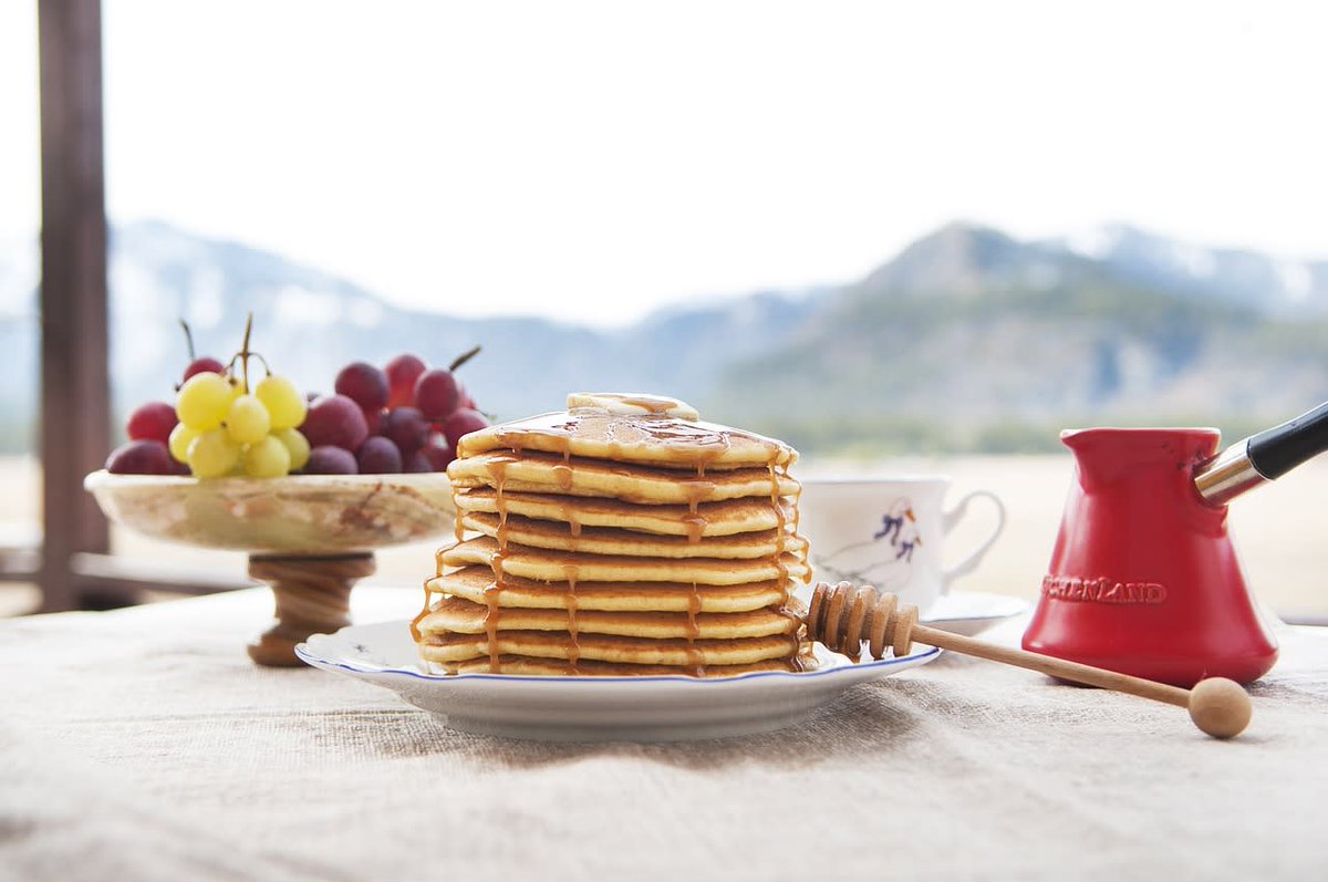 Reetz960's tweet image. 🥞🎉 It’s National Pancake Day—the one day a year where it’s socially acceptable to eat a stack of fluffy, buttery goodness the size of your head! 😋 It's a day to flip out!!🥞
#NationalPancakeDay #StackEmHigh #SyrupOverload #FlippinDelicious #IHOPpingToTheTable