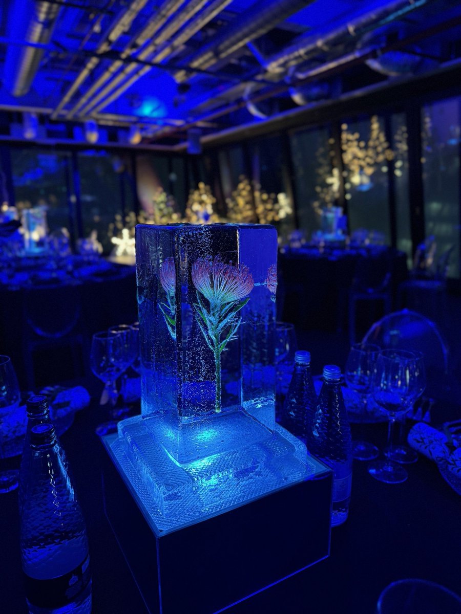 The sun is shining, the flowers are blooming, and this stunning flower table centre is stealing the show! 🌸✨ 
No matter the season, a floral ice table centre is always the perfect touch—gorgeous, elegant, and beautifully frozen in time. ❄️💐