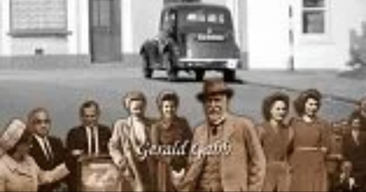 Llyfr y mis Astudiaethau Lleol -

'Swansea and its history - III" Gerald Gabb