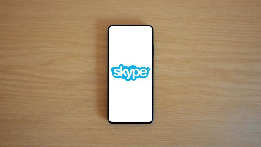 IndianTechGuide's tweet photo. 🚨 Microsoft is permanently shutting down Skype from May 2025. https://t.co/XV9Dc6GGlm