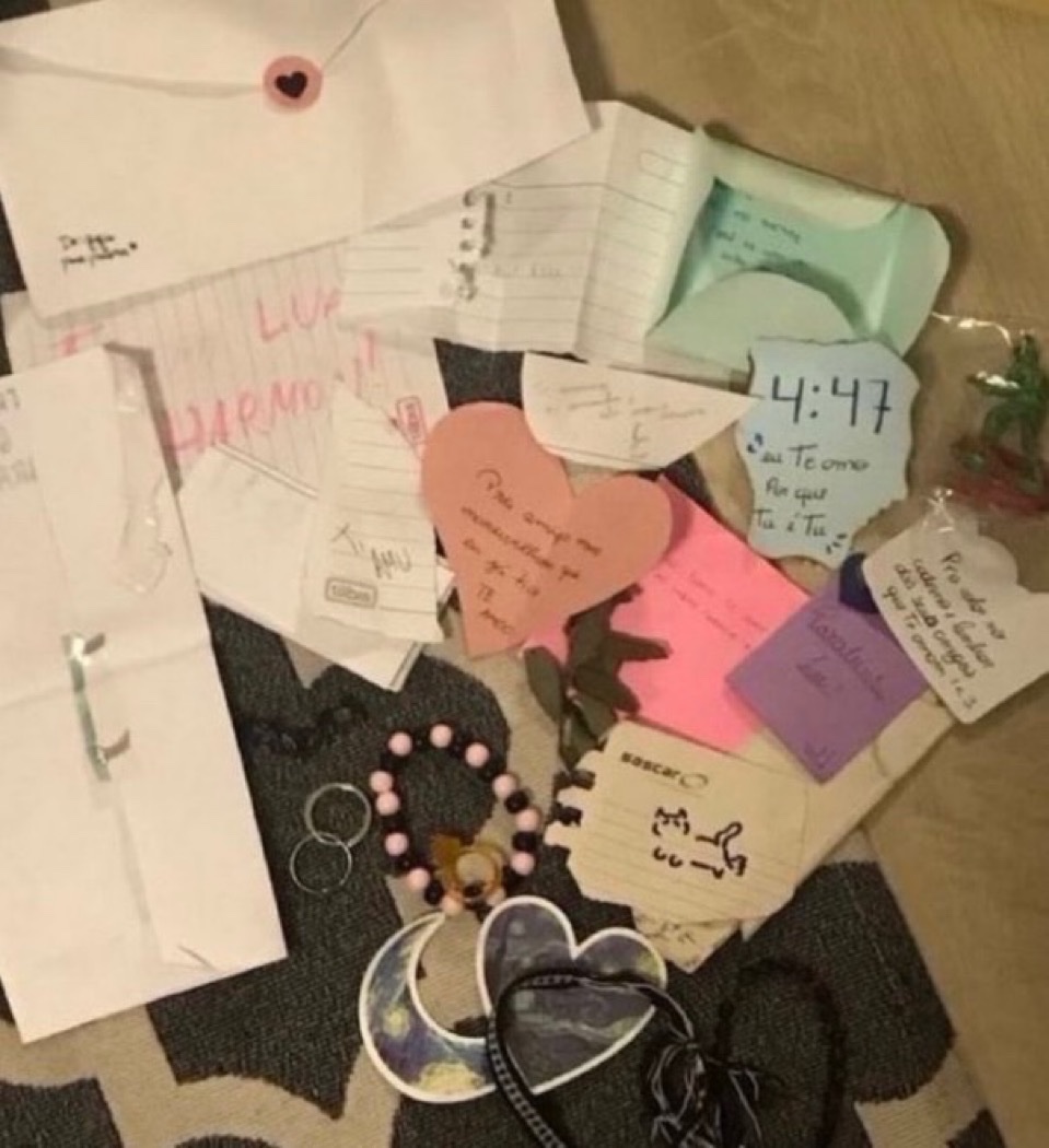 “a ela deve jogar tudo fora”

eu: