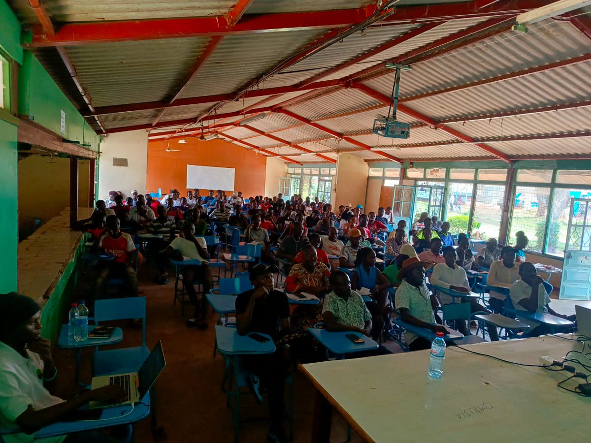 utunziafrica's tweet photo. "Battery cages deny hens their natural behaviors, causing immense suffering..." ~ Stephen Ouma  

We are live at Bukura Agricultural College to educate the students on Cage free farming and why it is important.  

#UtunziAfrica #CageFreeFarming #StudentSeminar https://t.co/3ffXJsEWHf