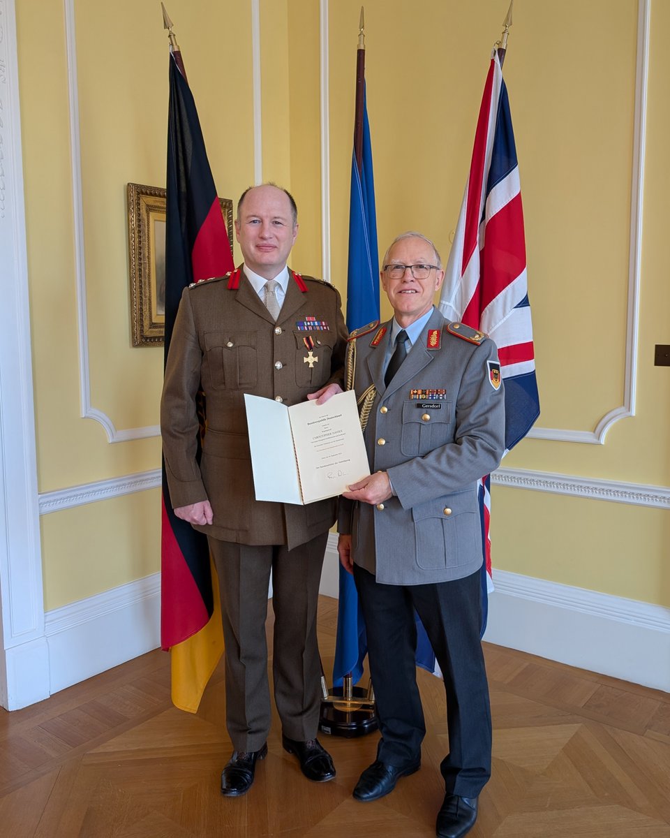 German Embassy London (@germanembassy) on Twitter photo 🇩🇪🤝🇬🇧
The <a href="/BritishArmy/">British Army 🇬🇧</a>'s Brigadier General Christopher Davies has been awarded the Bundeswehr Gold Cross of Honour in appreciation of his outstanding contributions towards increasing 🇬🇧🇩🇪 interoperability. 🇩🇪🤝🇬🇧
The <a href="/BritishArmy/">British Army 🇬🇧</a>'s Brigadier General Christopher Davies has been awarded the Bundeswehr Gold Cross of Honour in appreciation of his outstanding contributions towards increasing 🇬🇧🇩🇪 interoperability.