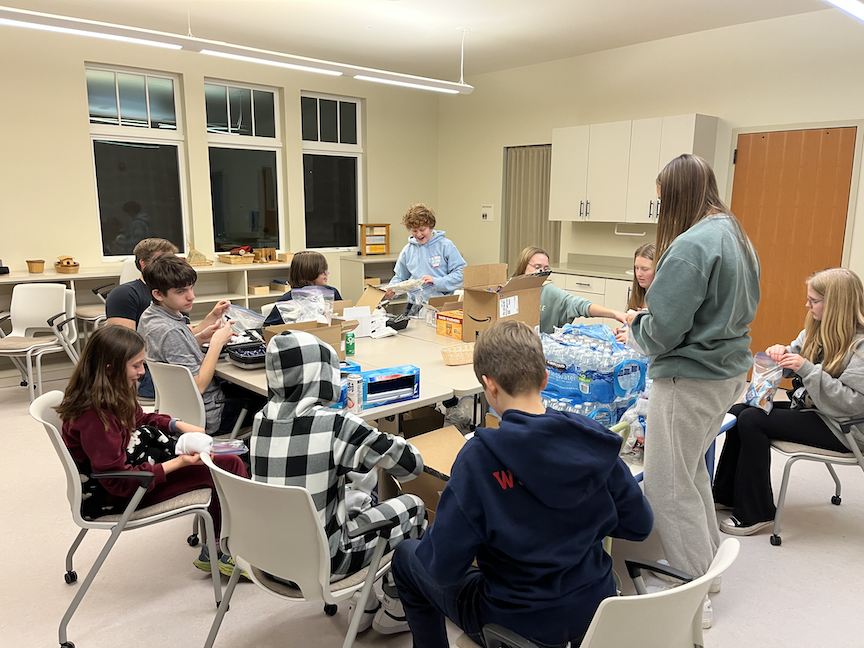 stthomasmedina's tweet photo. Bearers of Light: Neighbors in Need Bags 

At St. Thomas, our Youth Group and Summer Camp children help assemble Neighbors in Need bags—care packages filled with essentials for those experiencing homelessness.

#Medina #Bellevue #Seattle #Church #Episcopal #BearersOfLight https://t.co/C9A9pen9p0