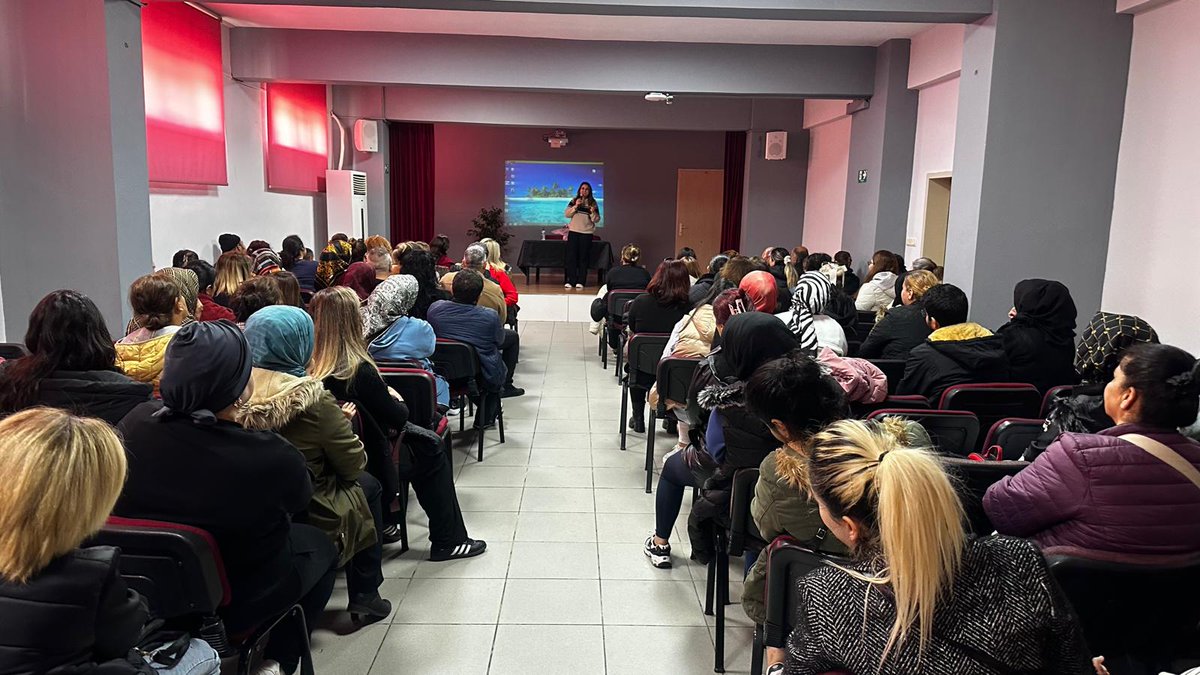 Bugün velilerimizi psikolog Ceren Güneş tarafından yapılan Teknoloji Bağımlılığı ve Akran Zorbalığı semineri ile buluşturduk.
Çok güzel bir katılım sağlandı, bu konuda emeği geçen tüm paydaşlarımıza teşekkür ederiz.<a href="/tcmeb/">Millî Eğitim Bakanlığı</a> @faziletdurmus
<a href="/necmidinc/">M.Necmeddin Dinç</a> @mersinmembasin @yenisehirmem33