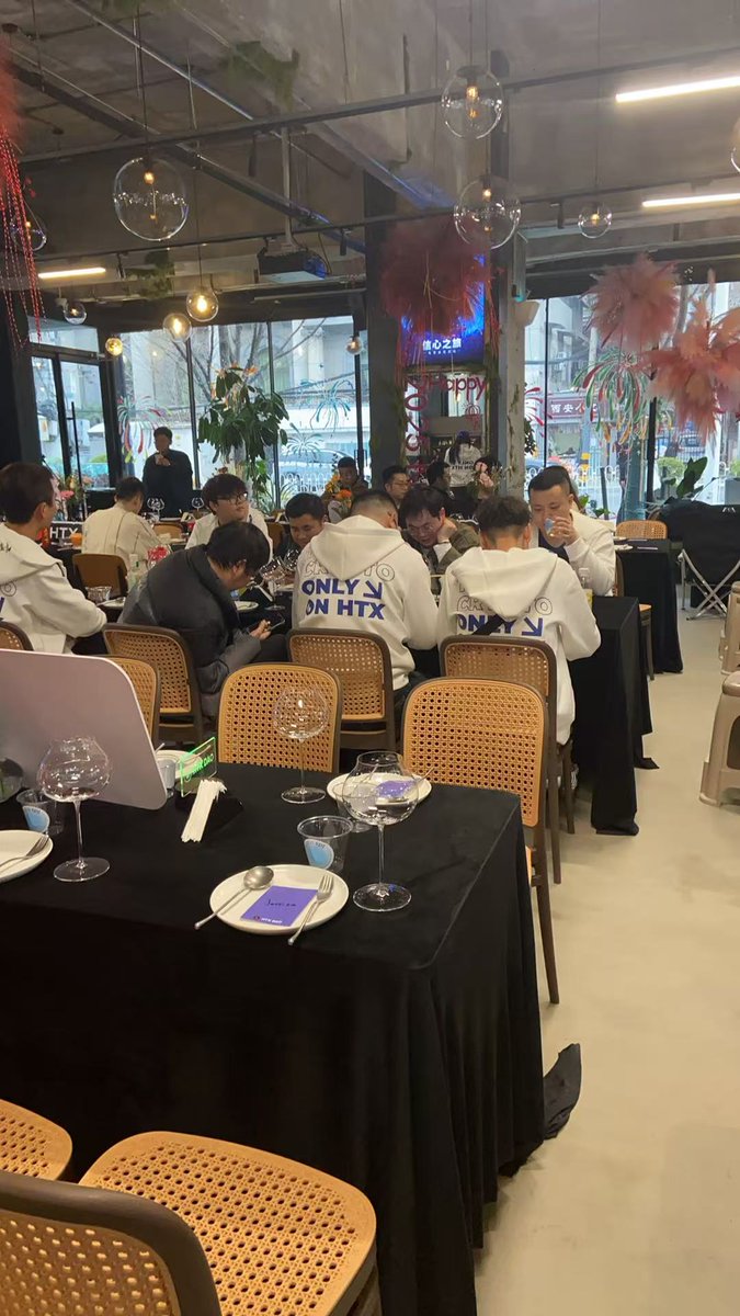 看到咱们聚梦社区的各位小伙伴了，全是清一色小哥哥，哈哈 #HTXDAO   #火币 #HTX #火币返佣 #火币量化