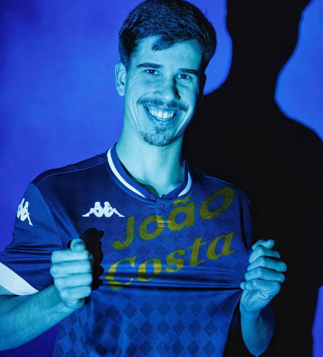 DTransferencias's tweet image. João Costa é reforço do Estoril Praia.
O defesa de 21 anos estava livre no mercado e assina um contrato válido até ao final da temporada.
