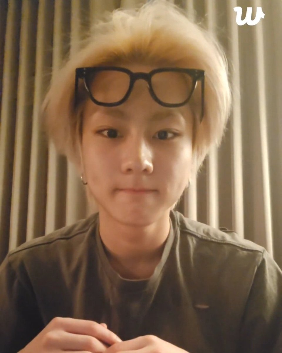 didakdma's tweet photo. 이난리머리여도 자기 귀여운거 알고 .. 자기 귀여워 해줄것도 알아서 저러케 당당한거임 아 어이없어 또 진실로 귀여워서 정말 황당해 기막혀 .. https://t.co/YIxXkfALUs