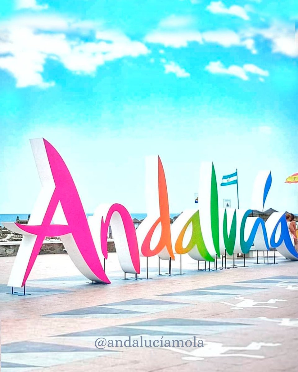 Cada 28F, recuerdo lo agradecida que estoy de vivir en esta tierra. ¡𝐅𝐞𝐥𝐢𝐳 𝐝𝐢́𝐚 𝐝𝐞 𝐀𝐧𝐝𝐚𝐥𝐮𝐜𝐢́𝐚! 💚 a todos los andaluces de nacimiento y de adopción 🫶
Ya vamos por 14 años y seguimos sumando #FelizDíaDeAndalucía #andaluciamola #28Feb #28Febrero #DiaDeAndalucia