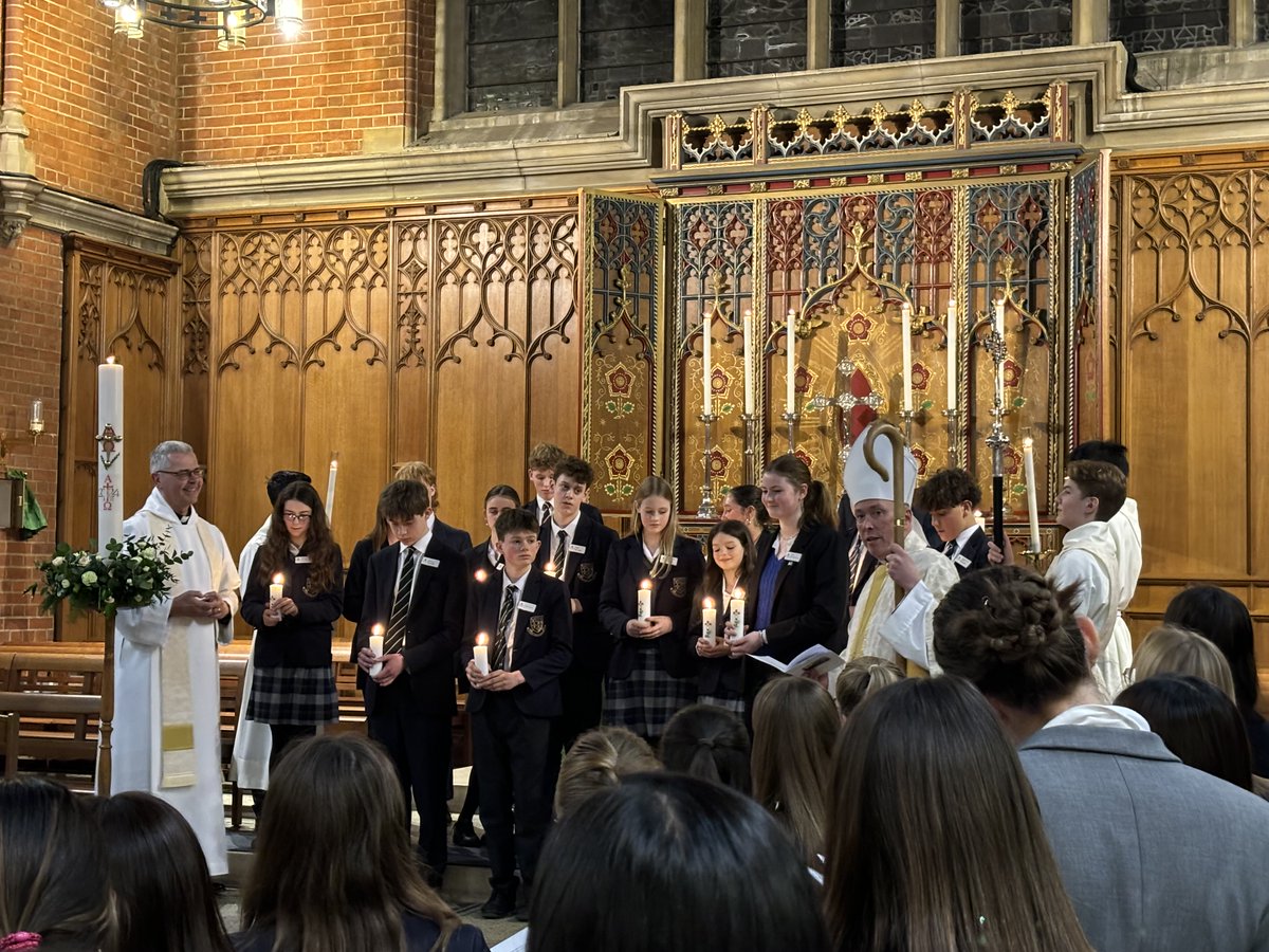 EpsomCollegeUK's tweet photo. Congratulations to the sixteen members of our College community who were confirmed this week by the Right Reverend Paul Davies, Bishop of Dorking! Wishing them blessings on their continued faith journey. 🙏✨

#Confirmation #FaithJourney #Blessings https://t.co/QoqwAKHY3x