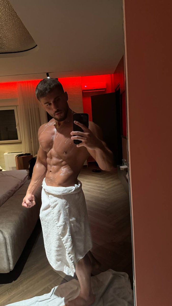 Any bttms here? If yes say "hi"