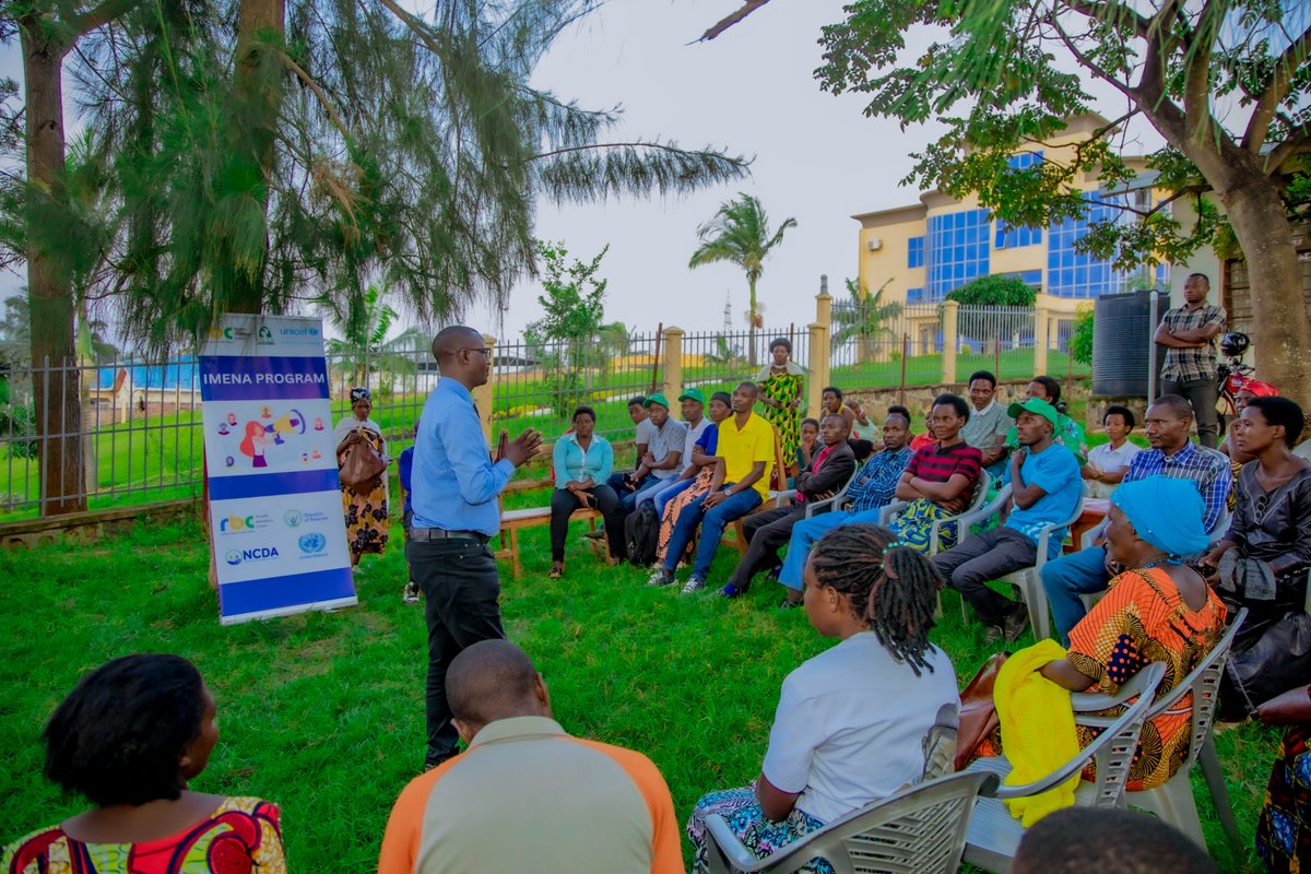hezainitiatives's tweet photo. Yesterday, in @Nyamasheke , Kagano Sector, we launched the #ImenaProgram at Umugoroba wβUmuryango in partnership with @unicefrw & partners.
Together with local leaders & 48 FLFs, we focused on 3 behaviors, including #OneEggperChild, hygiene& Sanitation, ANC & poverty graduation. https://t.co/jOr0pVvEKl