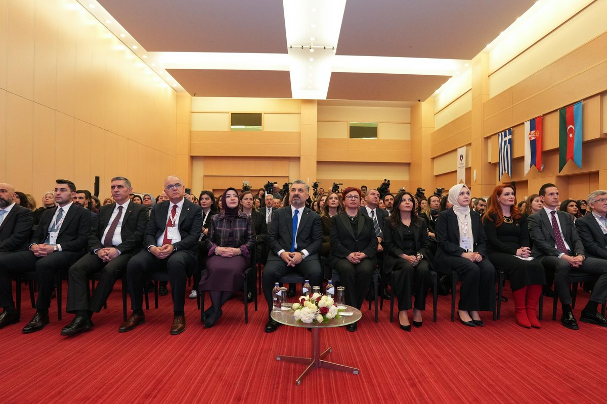 ebekirsahin's tweet photo. Ankara’da düzenlediğimiz “Medyada Kadın Temsili Uluslararası Çalıştayı”nda, medyada kadın temsili konusunu kadın-erkek fırsat eşitliği kapsamında tartışıyoruz. Bu önemli çalıştayda; medyanın gücünü kullanarak, kadınların daha doğru ve güçlü bir şekilde temsil edilmesini sağlamak için çözüm önerileri geliştireceğiz.

#MedyadaKadınTemsili