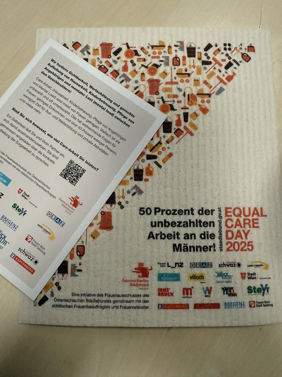 Zum #equalcareday wird an Frauen Wettex verteilt… „Wir fordern Sichtbarkeit, Wertschätzung und gerechte Aufteilung von Hausarbeit, Kinderbetreuung, Pflege von Angehörigen und mentaler Last (mental load) zwischen den Geschlechtern!“ Entweder hat da wer echt Humor, oder…
