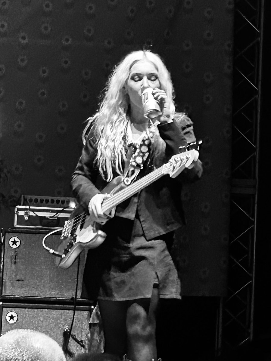 Nice one <a href="/kateonbass/">Katie Lloyd</a> Great evening <a href="/O2AcademyLeeds/">O2 Academy Leeds</a> with <a href="/LotteryWinners/">Lottery Winners</a>