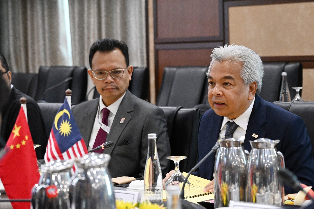 MalaysiaMFA's tweet photo. Secretary General Dato’ Sri Amran Mohamed Zin and Vice Minister of Foreign Affairs of the People’s Republic of China, H.E. Sun Weidong, co-chaired the 5th Malaysia-PRC Strategic Consultation at Wisma Putra this morning. (1/2)

#WismaPutra #MalaysiaChina https://t.co/iU5eQDgM2A