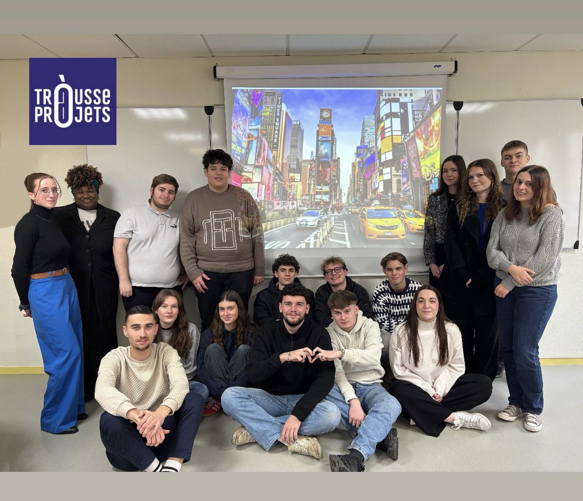 MarieGaudin15's tweet photo. Nous avons l'opportunité de découvrir New York avec notre classe, mais pour rendre ce voyage possible, nous avons besoin de votre soutien. Faites un don via @latrousseaprojets 
Votre générosité est la clé de notre réussite !🗽
https://t.co/Is2YNnKFG4
#Dons#lyceedescartesrennes https://t.co/K0uazIqXP3