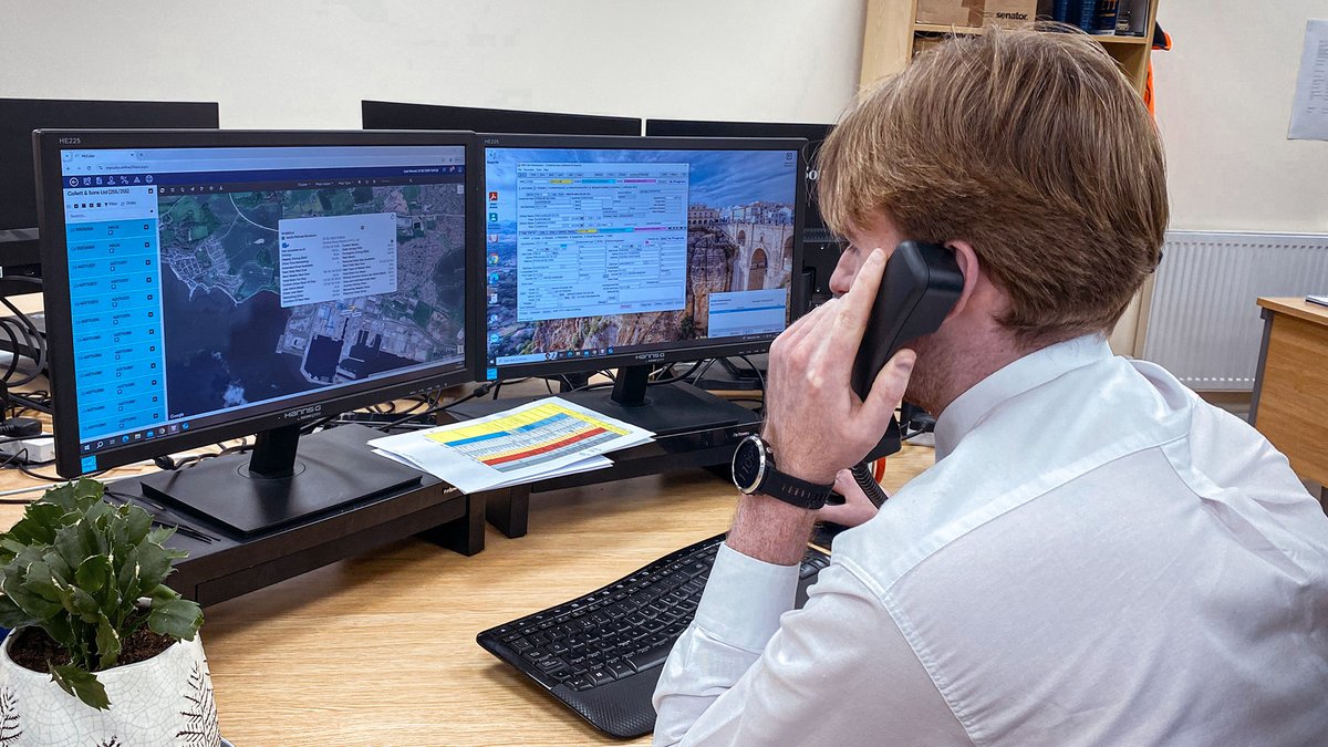 CollettLtd's tweet image. #FocusFriday ➡ Vehicle Tracking System 📍🚛
🔷 Live Tracking: To ensure precise ETAs and scheduling.
🔷 Digital communications: To provide 24/7 response to changes and updates to customers.
For know more, visit: collett.co.uk
#LogisticsTechnology #HeavyHaulage