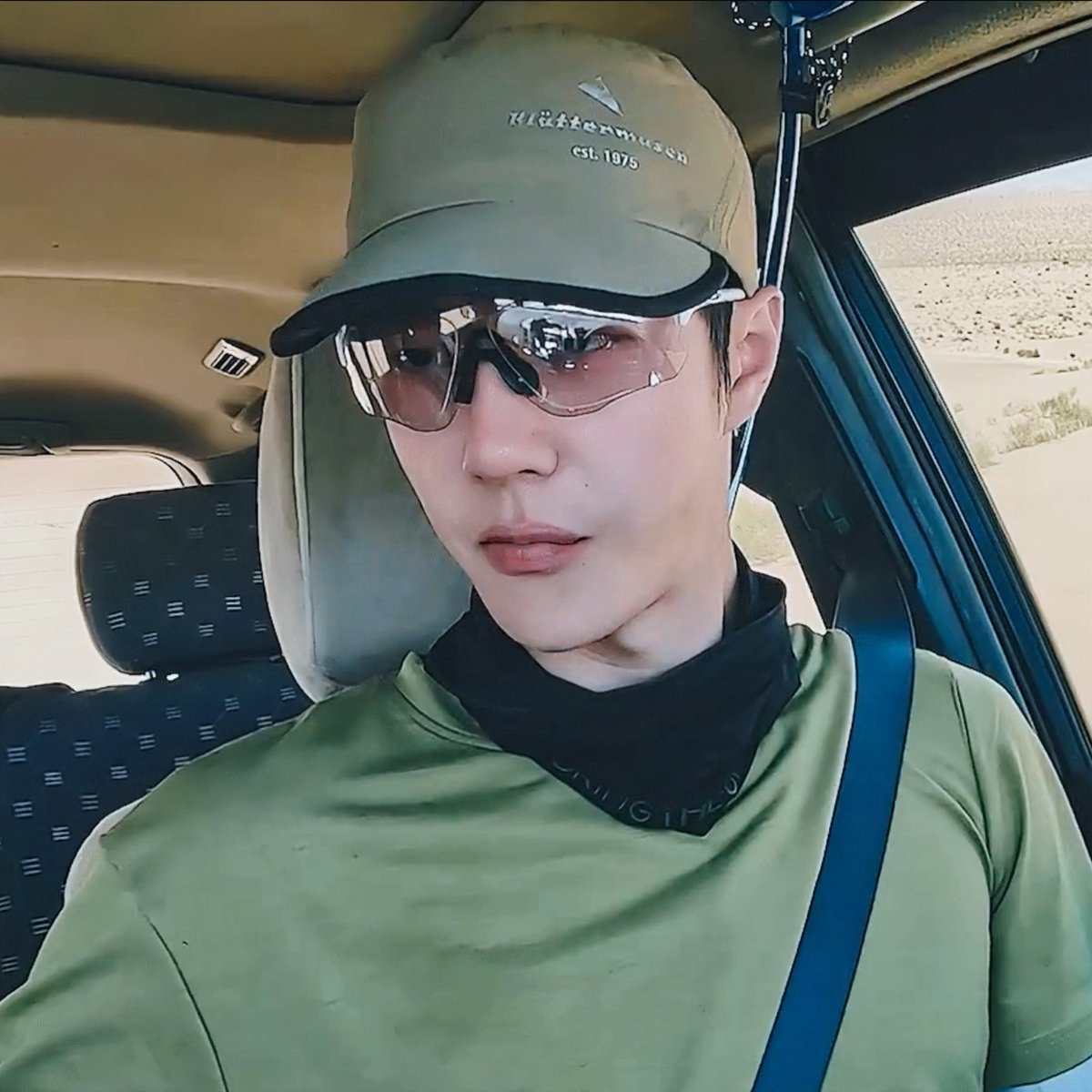 yibo5588's tweet photo. 🕶️🧢
#หวังอี้ป๋อ #王一博 #WangYibo https://t.co/lRC7MfjfRr