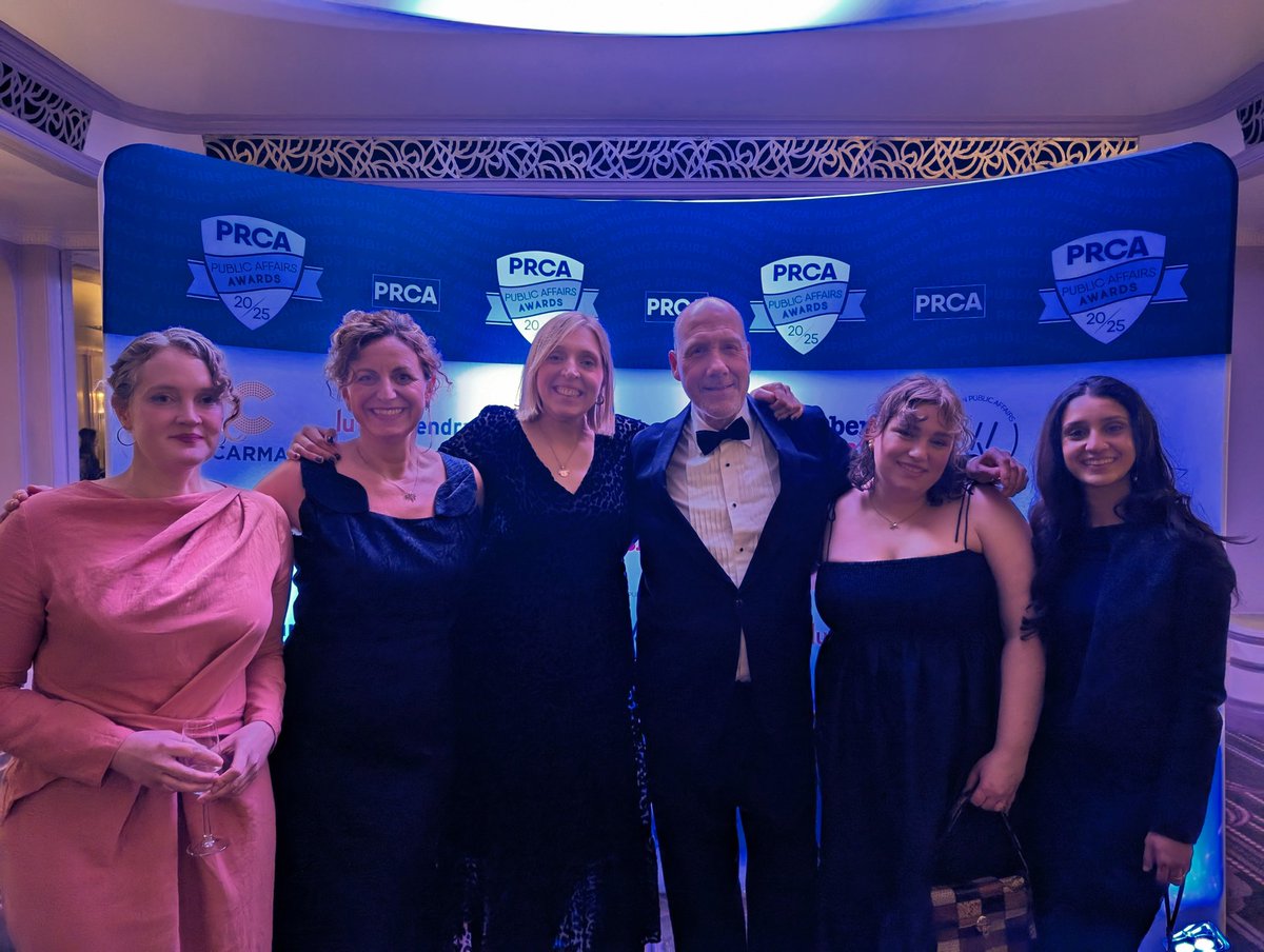 🎉 Last night Voice 21 was celebrated as a finalist for the <a href="/PRCA_HQ/">PRCA</a> Public Affairs Third Sector Campaign of the Year Award 2025 for our work with the @OracyCommission to define oracy education, outline a framework, and make recommendations for a national entitlement. 🧵👇
