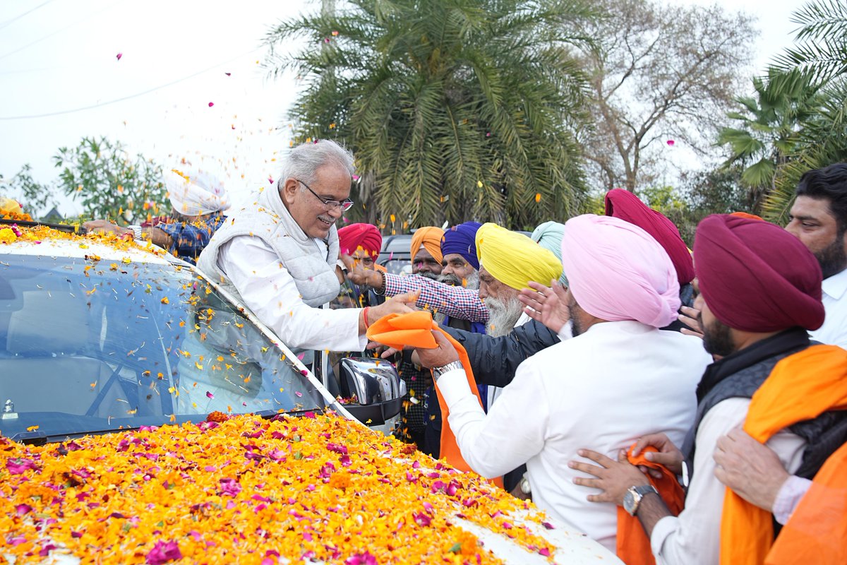 bhupeshbaghel's tweet photo. पंजाब कांग्रेस के साथियों का उत्साह देख मन बड़ा प्रफुल्लित है, आप सभी का स्नेह और साथ यूं ही बना रहे।

पंजाब गुरुओं और वीरों की धरती रही है जिन्होंने सदैव समाज को नई दिशा दिखाई है।

पंजाब के उन्हीं पुरोधाओं के दिखाए रास्तों पर चलते हुए हम सभी को आगे बढ़ना है। https://t.co/V3WhGc4WMG