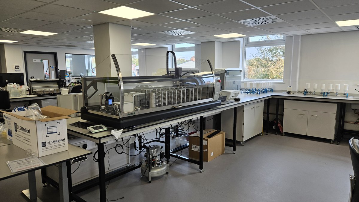 new_lab's tweet photo. A custom lab refit manufactured in-house and installed by our team - including cabinets, Trespa worktops, balance benches, lab tables, chairs and fume cupboards.
 
#LabTable
#MadeInBritain
#MadeInYorkshire
#EnablingScience
#Trespa
#LabFurniture
#LabSinks
#FumeCupboards
#LabChairs https://t.co/UIdwCKZ3QR
