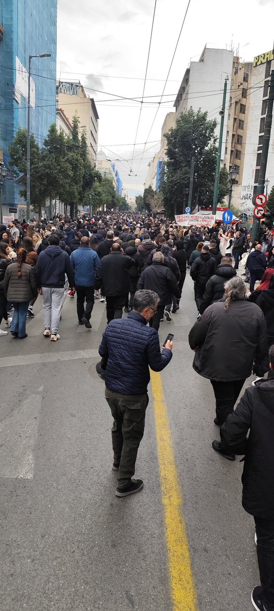 Alexis_Daloumis's tweet image. Ανεβαίνοντας από την Ομόνοια, όλη η Σταδίου γεμάτη.
#28_Φλεβαρη #τεμπη_εγκλημα #antireport