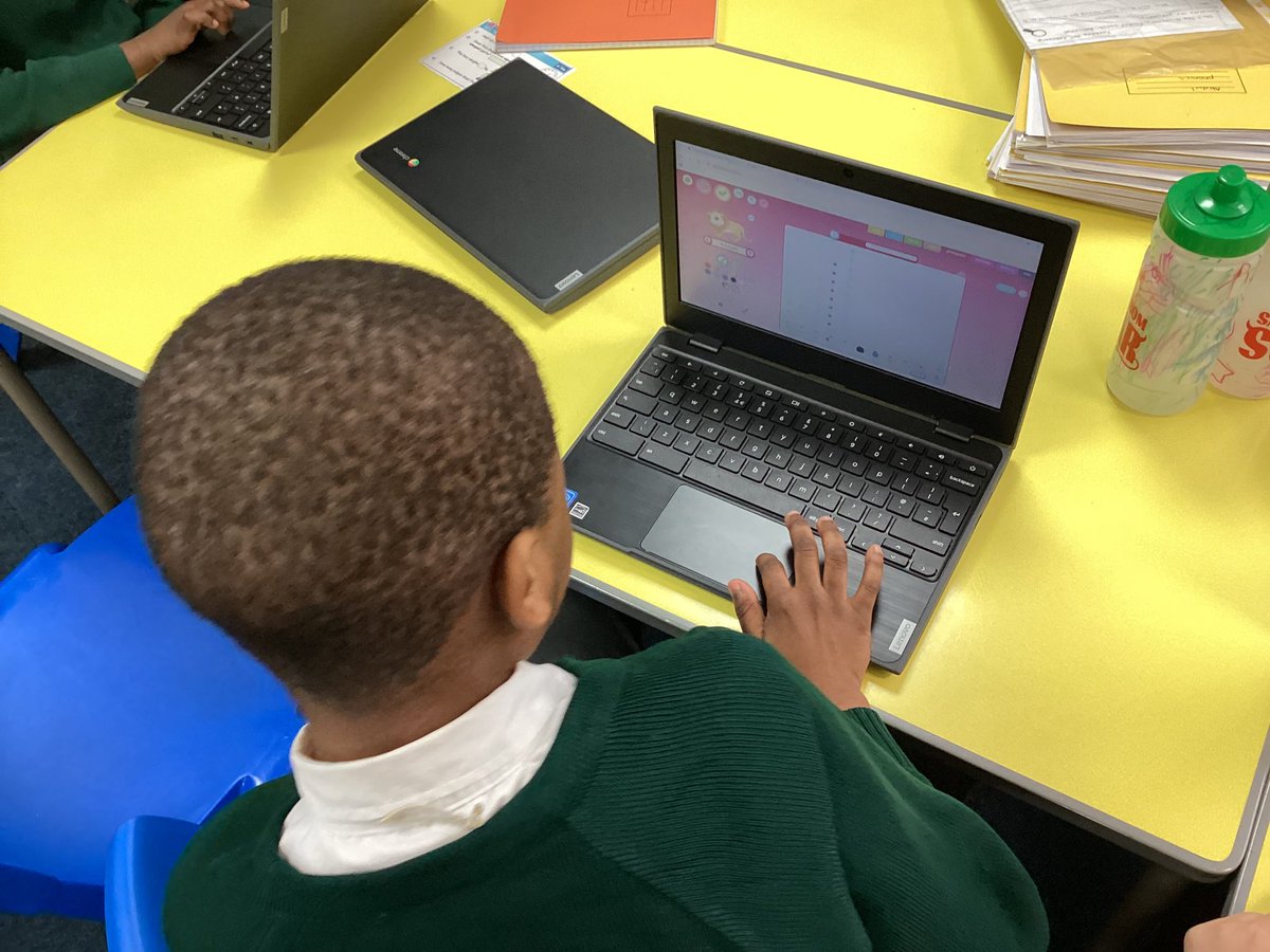 SMA_Year2's tweet photo. We have been using data to answer questions in our computing lesson. Thanks @MGLWORLD_Craig for our fantastic lesson! #SMAComputing @StMargarets_ https://t.co/MnQTdEwiOA