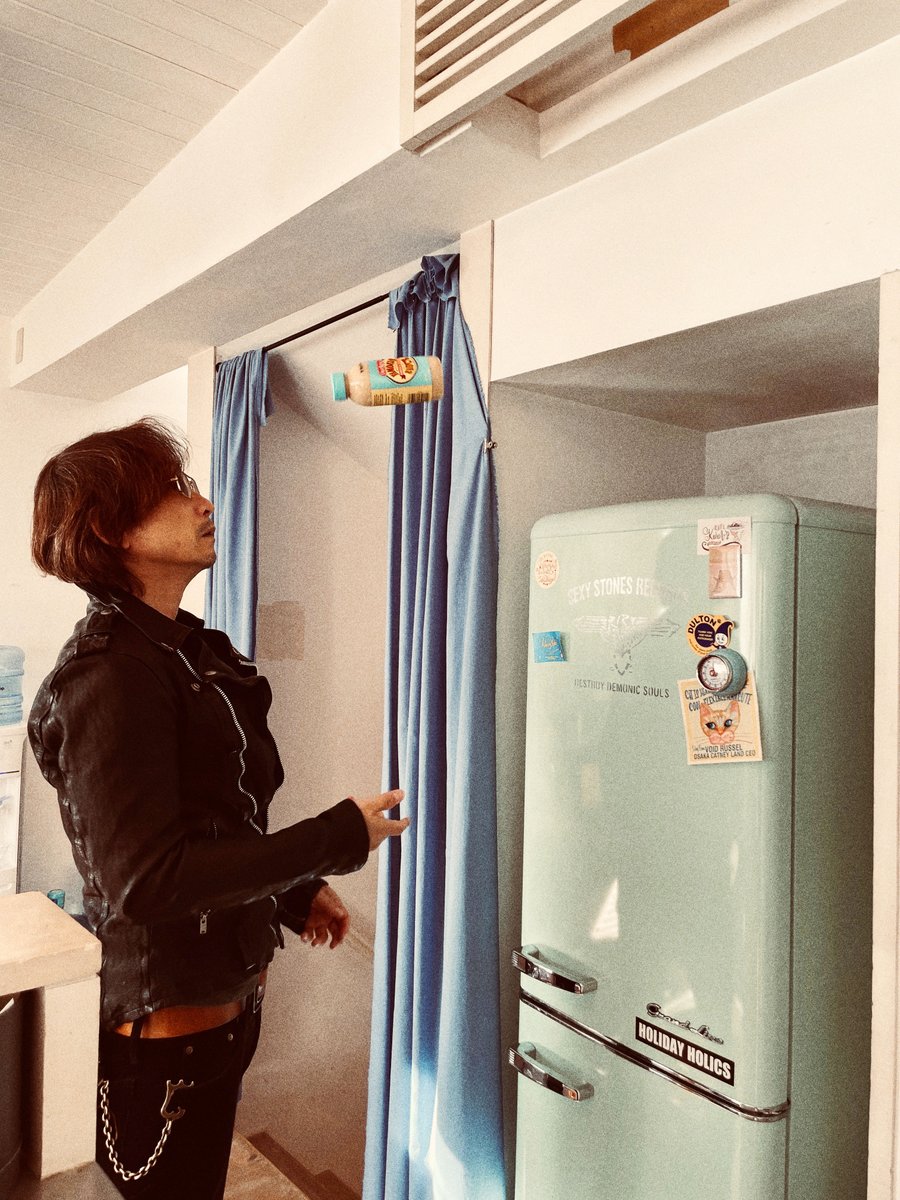 浅井健一BEST ALBUM『WHO IS BENZIE？』
2025年5月21日発売決定！
浅井健一自らがセレクトしたベストアルバムはCDのみの通常盤と、昨年11月に行われた「OVER HEAD POP TOUR」ファイナルの模様が収録されたライブDVDとスペシャルフォトブックが付く初回生産限定盤の2種類のリリース！
#浅井健一