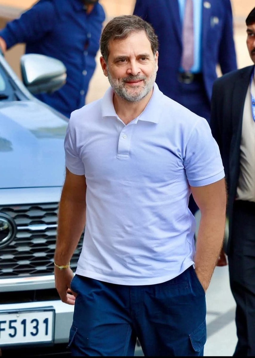 इस अकेले नेता ने पता नहीं कितने लोगों की नींद लेना हराम कर रखी है