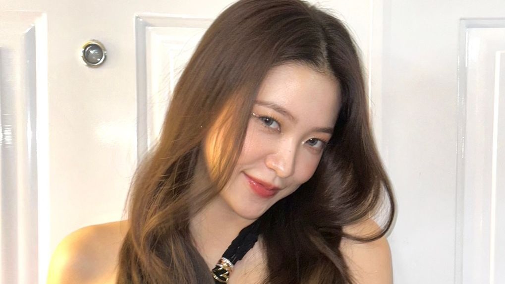 kyrsource's tweet photo. you deserve the whole world yerim 🖤 https://t.co/uHUvpfQxPG