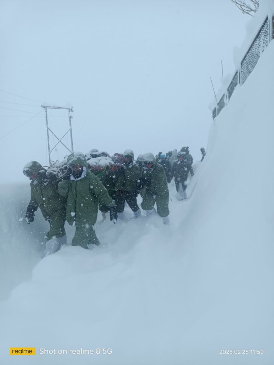 suryacommand's tweet image. #IndianArmy
#SuryaCommand
An avalanche struck a GREF Camp near Mana village in Garhwal Sector. A number of labourers are feared to be trapped. Indian Army’s IBEX BRIGADE swiftly launched rescue operations inspite of continuing heavy snowfall and minor avalanches. So far 10…