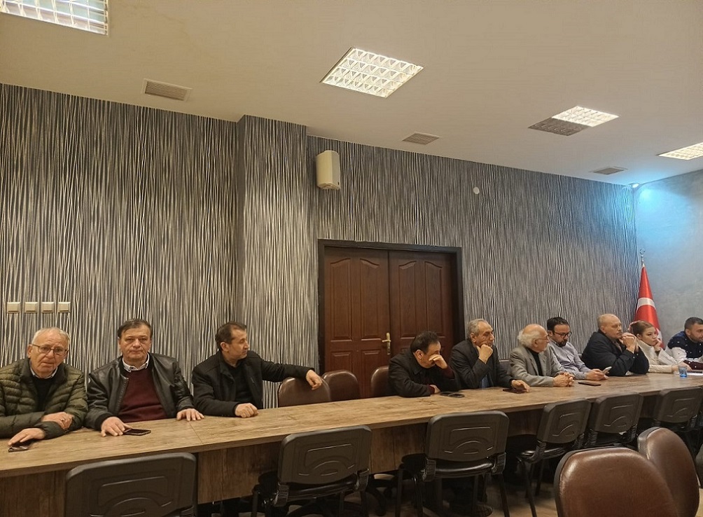 Osmangazi İYİ Parti Yönetim Kurulu, olağan teşkilat toplantımızı gerçekleştirdik.
Terörist başının ulakları tarafından yapılan çağrısını izledik.
Terörist başının fotoğrafı altında yapılan çağrı, bizim için yok hükmündedir.
-İYİ Parti, Türk Milletinin Son Kalesidir.