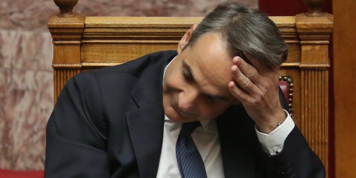 Από σήμερα είσαι παράνομος πρωθυπουργός.
ΦΥΓΕ. ΤΕΛΕΙΩΣΕΣ.-
